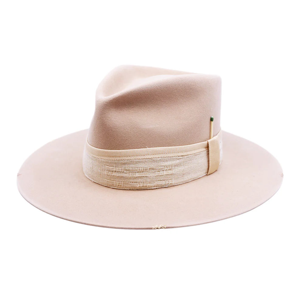 Felt hat in nude