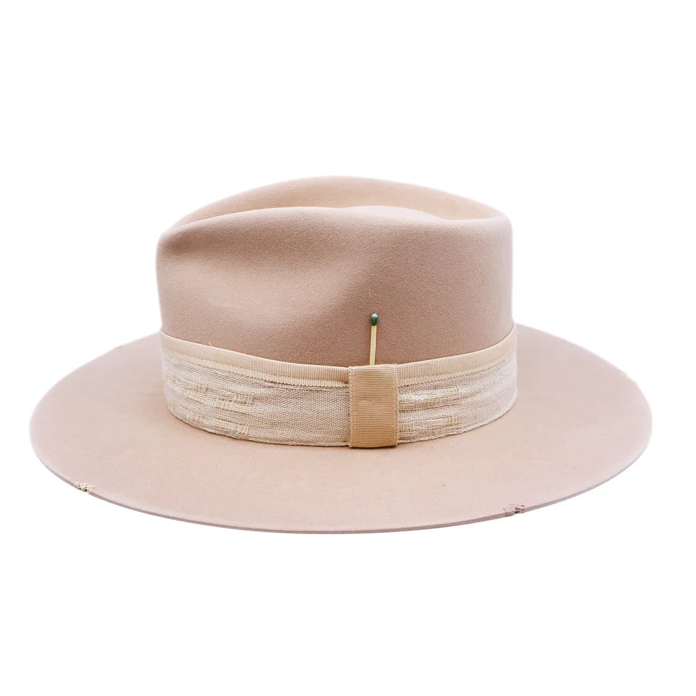 Felt hat in nude