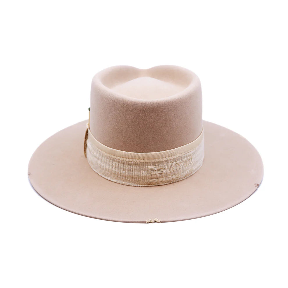 Felt hat in nude