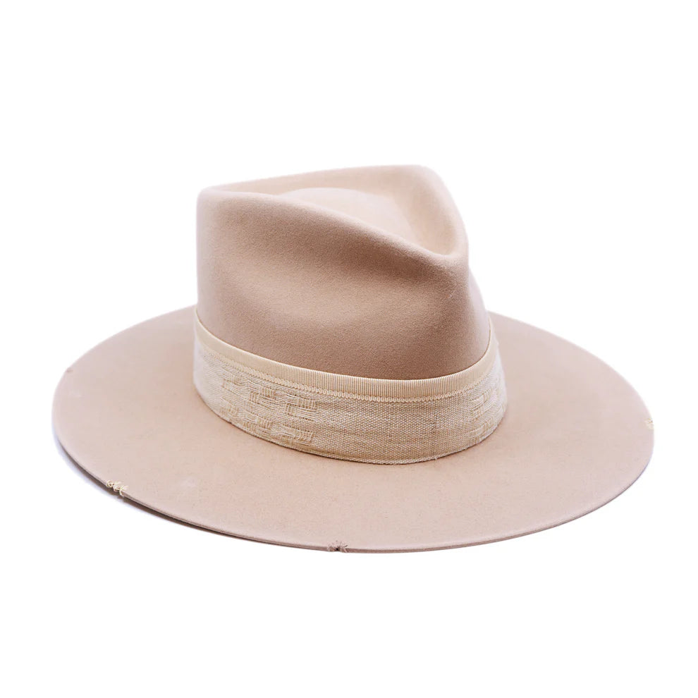 Felt hat in nude