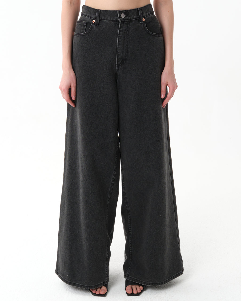 Mid-Rise Wide-Leg Jeans