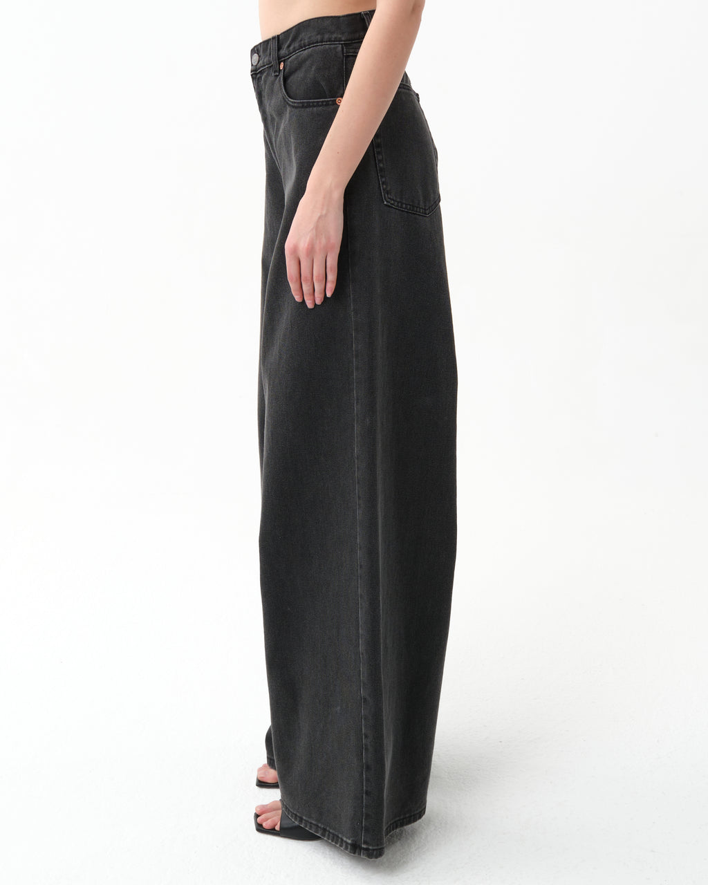 Mid-Rise Wide-Leg Jeans