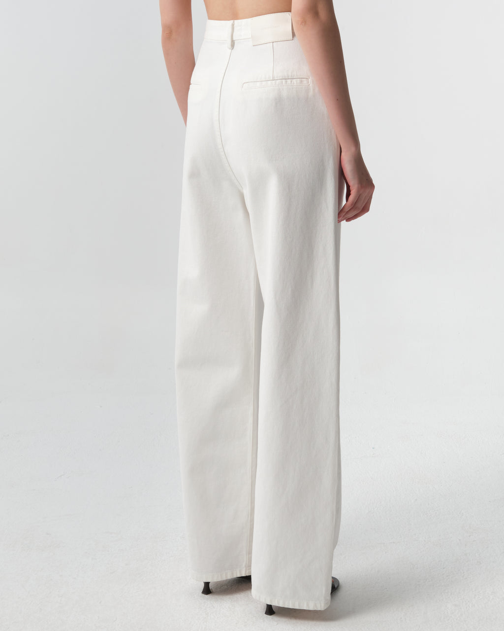Attu Pleated Wide-Leg Jeans