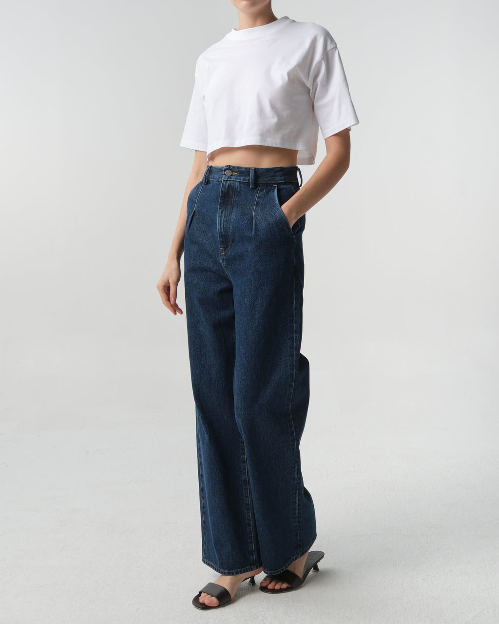 Gupo Cropped T-Shirt