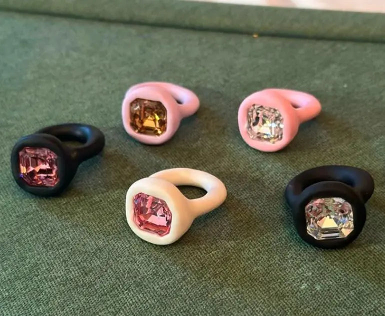 Lili Archive Ring Square