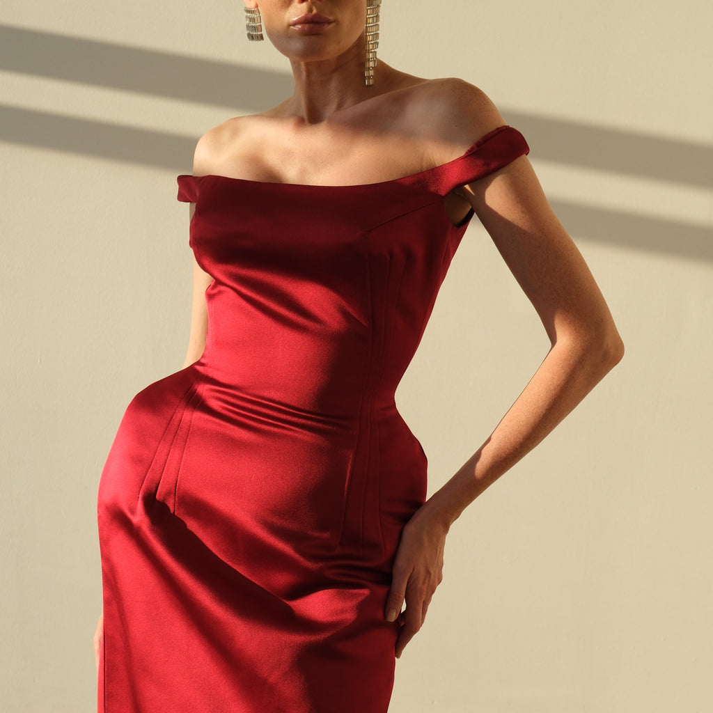 Off-Shoulder Hip Pad Midi Dress